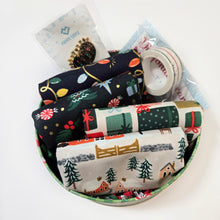 Load image into Gallery viewer, Christmas Gift Tin #09
