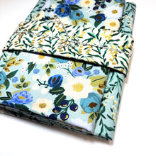 Load image into Gallery viewer, Wholecloth Quilt Kit - Vintage Blossom w/Green
